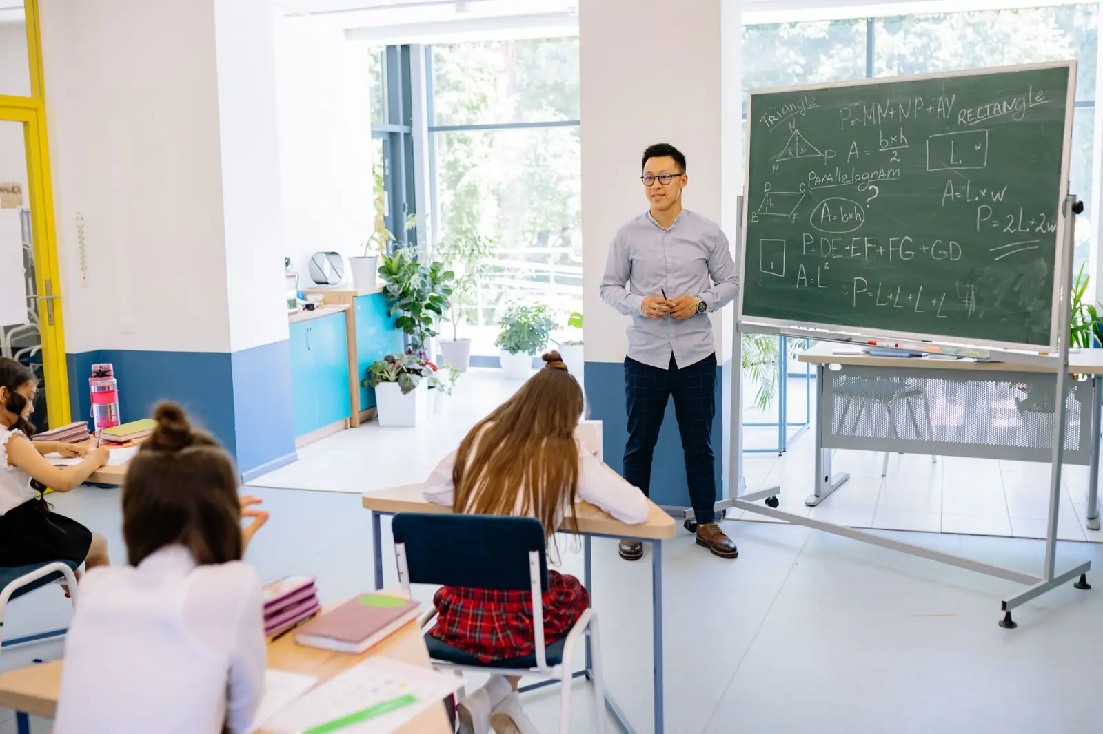 幼儿园早教益智玩具选型指南：积木、拼图与魔方的教学应用对比